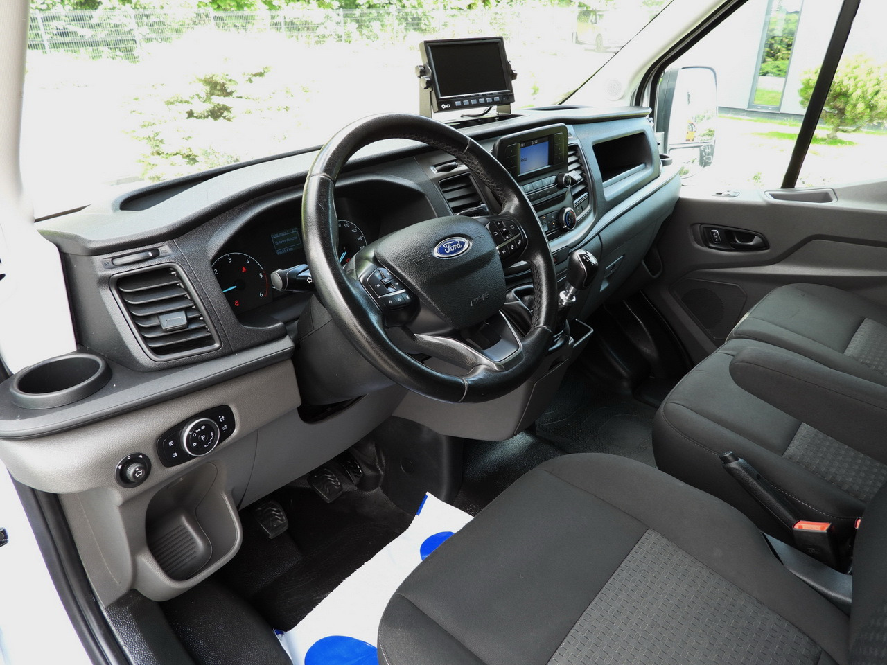 FORD TRANSIT BOX LIFT 8 PALLETS CRUISE CONTROL LED LIGHTS TWIN WHEELS AIR CONDITIONING 130HP - Varebil med skap: bilde 2 FORD TRANSIT BOX LIFT 8 PALLETS CRUISE CONTROL LED LIGHTS TWIN WHEELS AIR CONDITIONING 130HP - Varebil med skap: bilde 2
