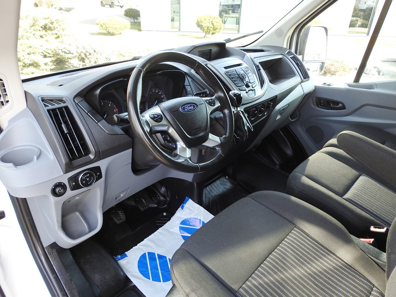 FORD TRANSIT BOX LIFT 8 PALLETS CRUISE CONTROL LED LIGHTS TWIN WHEELS AIR CONDITIONING 170HP - Varebil med skap: bilde 2 FORD TRANSIT BOX LIFT 8 PALLETS CRUISE CONTROL LED LIGHTS TWIN WHEELS AIR CONDITIONING 170HP - Varebil med skap: bilde 2