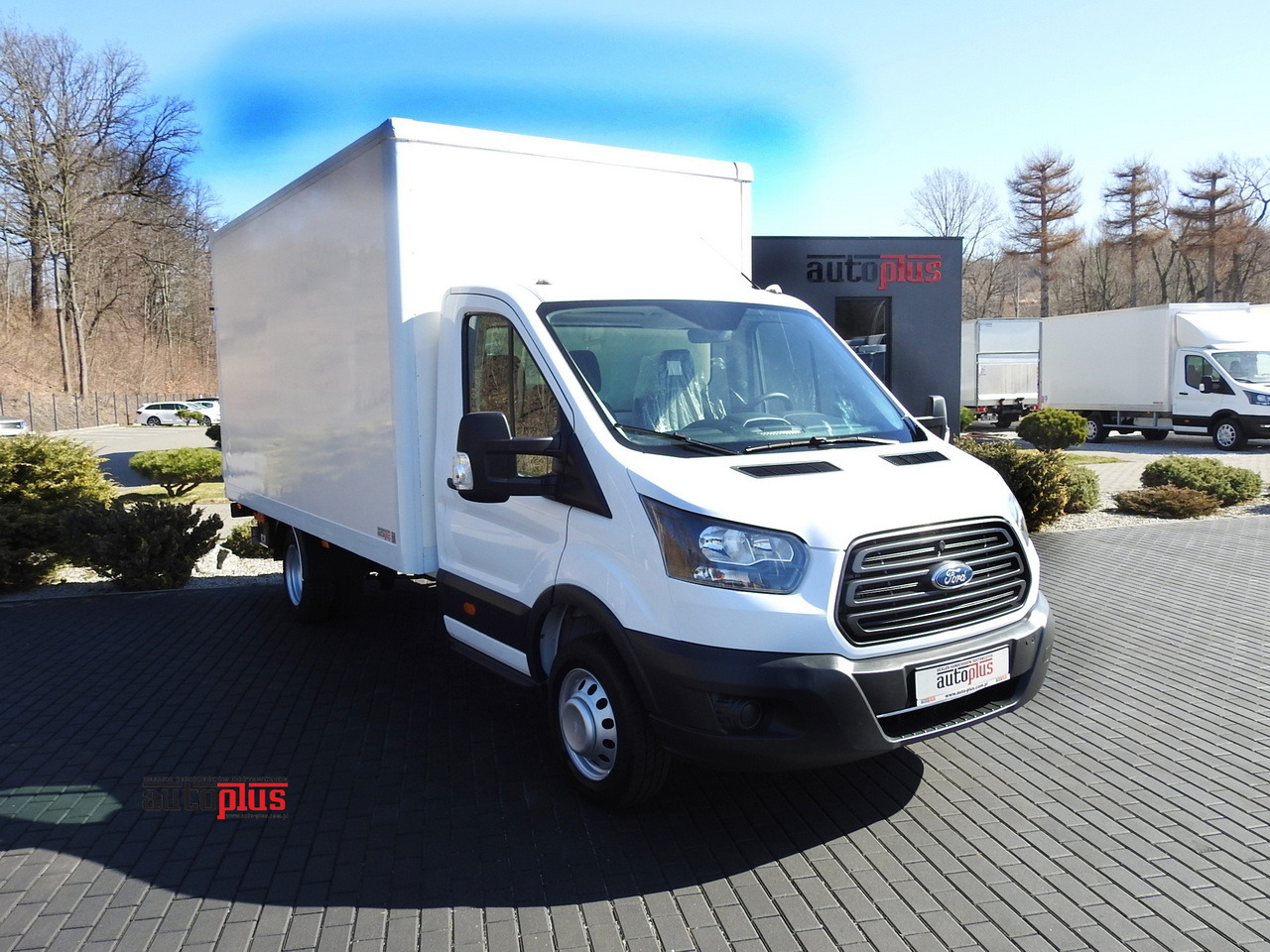 FORD TRANSIT BOX LIFT 8 PALLETS TWIN WHEELS AIR CONDITIONING 130HP - Varebil med skap: bilde 1 FORD TRANSIT BOX LIFT 8 PALLETS TWIN WHEELS AIR CONDITIONING 130HP - Varebil med skap: bilde 1