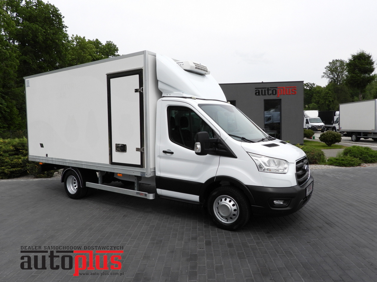 FORD TRANSIT BOX / REFRIGERATOR BOX 5*C / CRUISE CONTROL LED LIGHTS TWIN WHEELS AIR CONDITIONING 130HP - Varebil med skap: bilde 1 FORD TRANSIT BOX / REFRIGERATOR BOX 5*C / CRUISE CONTROL LED LIGHTS TWIN WHEELS AIR CONDITIONING 130HP - Varebil med skap: bilde 1