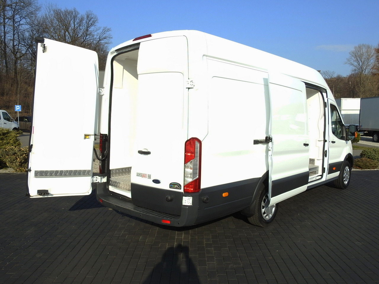 FORD TRANSIT  REFRIGERATOR VAN 0°C HEATING FUNCTION CRUISE CONTROL LED LIGHTS AIR CONDITIONING  130HP - Kjølebil: bilde 3 FORD TRANSIT  REFRIGERATOR VAN 0°C HEATING FUNCTION CRUISE CONTROL LED LIGHTS AIR CONDITIONING  130HP - Kjølebil: bilde 3