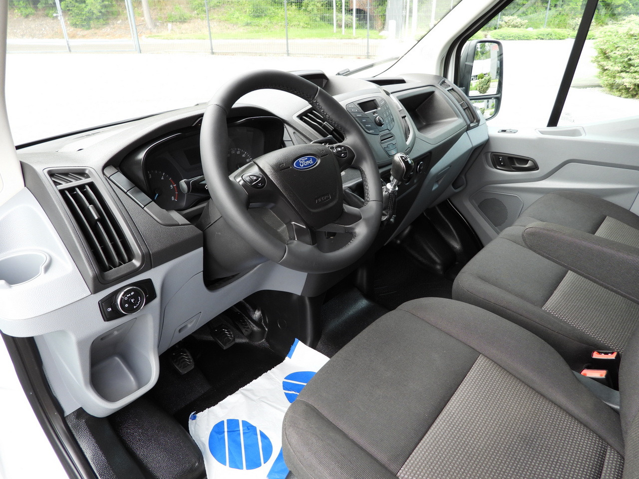 FORD TRANSIT REFRIGERATOR VAN 5*C AIR CONDITIONING 105HP - Kjølebil: bilde 2 FORD TRANSIT REFRIGERATOR VAN 5*C AIR CONDITIONING 105HP - Kjølebil: bilde 2