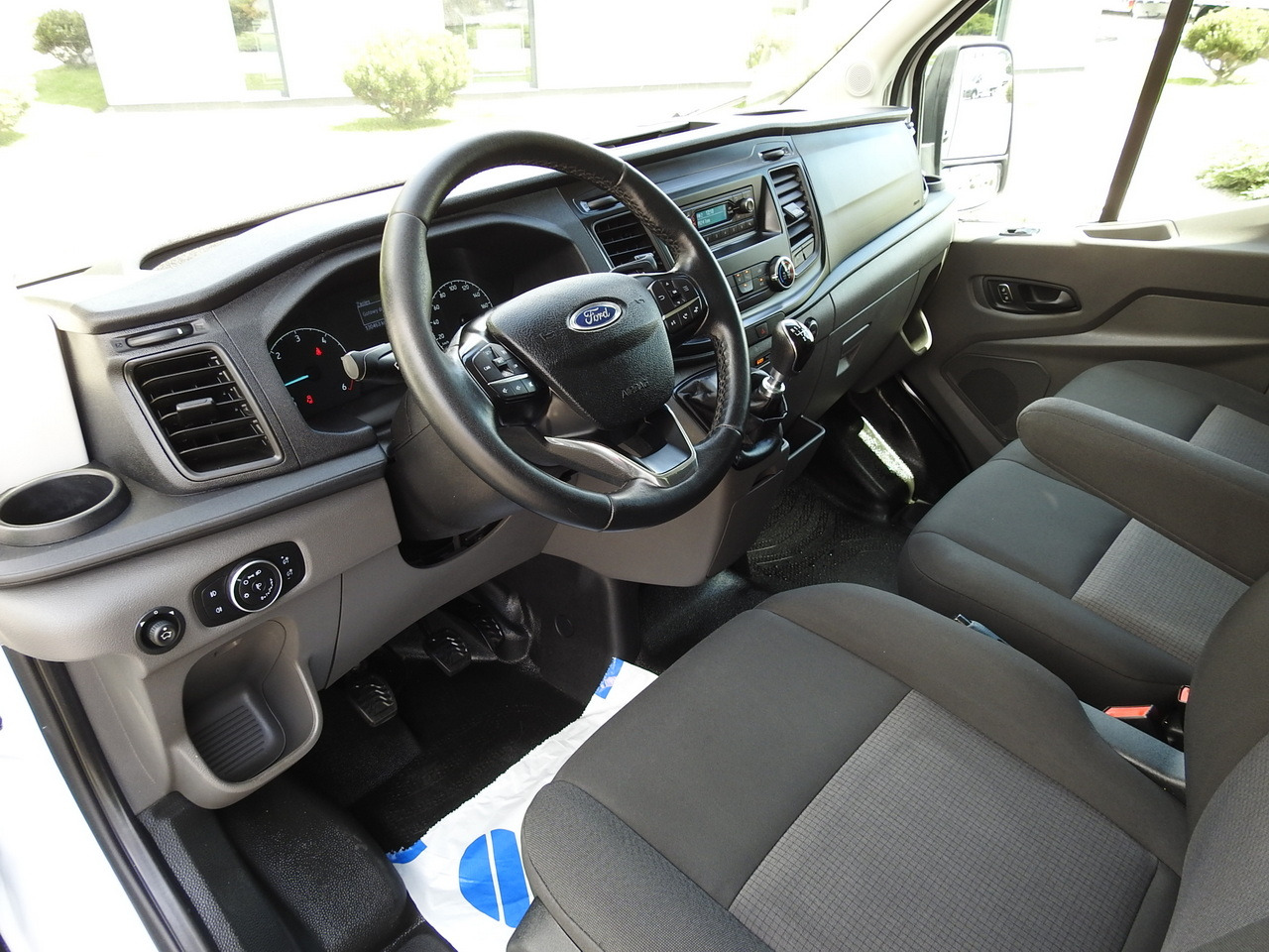 FORD TRANSIT REGRIGERATOR BOX 0*C POWER SUPPLY 230V CRUISE CONTROL AIR CONDITIONING TWIN WHEELS 170HP - Kjølebil: bilde 2 FORD TRANSIT REGRIGERATOR BOX 0*C POWER SUPPLY 230V CRUISE CONTROL AIR CONDITIONING TWIN WHEELS 170HP - Kjølebil: bilde 2