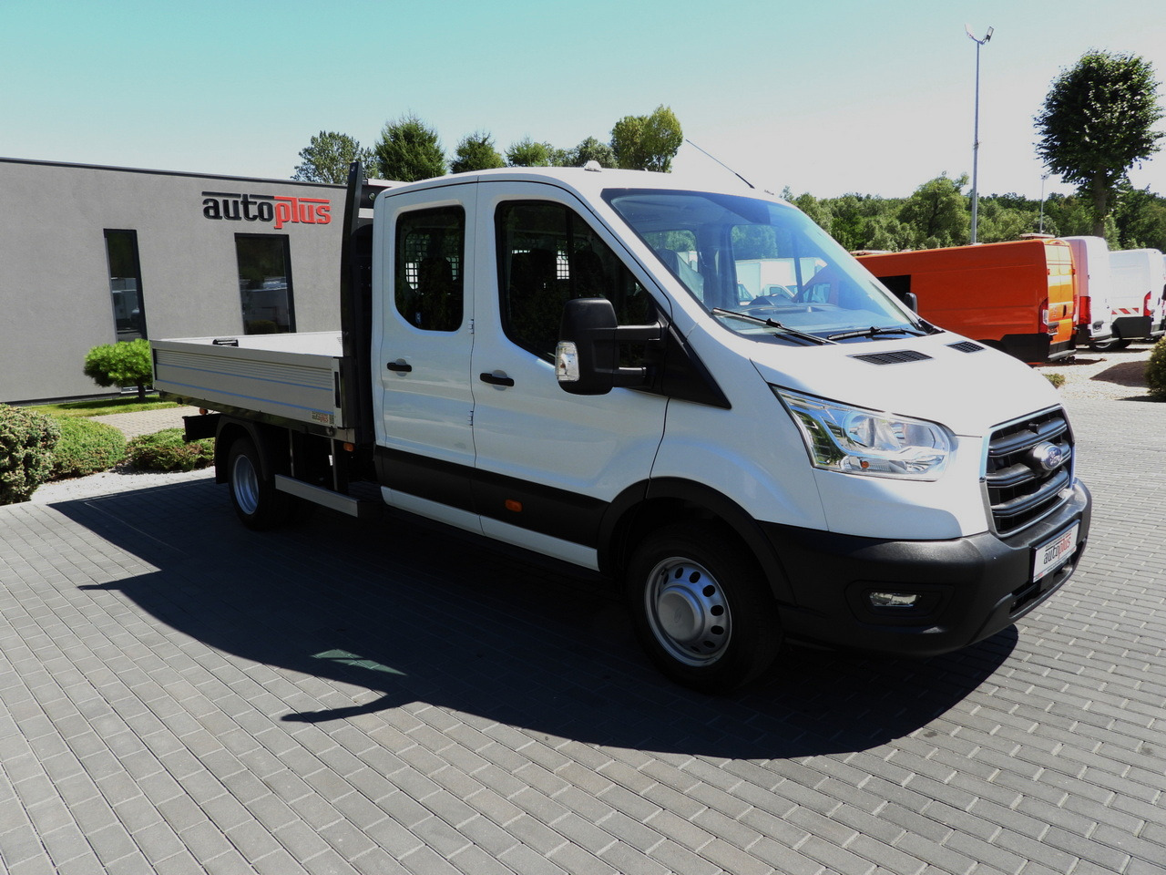 FORD TRANSIT STAKE BODY DOUBLE CABIN DOKA 7 SEATS TWIN WHEELS AIR CONDITIONING 130HP - Varebil med plan: bilde 4 FORD TRANSIT STAKE BODY DOUBLE CABIN DOKA 7 SEATS TWIN WHEELS AIR CONDITIONING 130HP - Varebil med plan: bilde 4