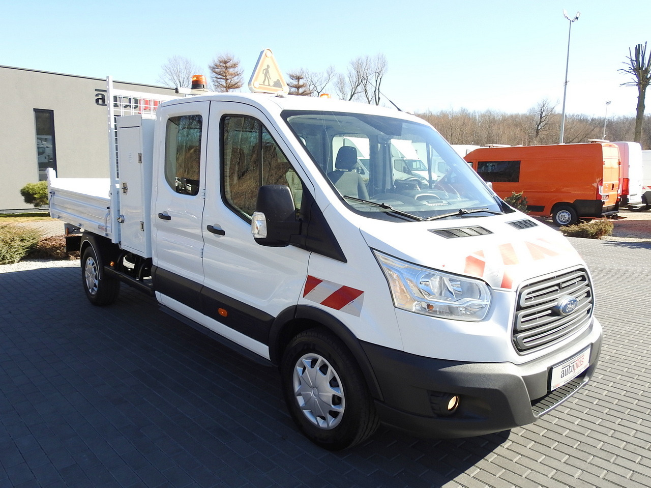 FORD TRANSIT TIPPER DOUBLE CABIN DOKA 6 SEATS CRUISE CONTROL AIR CONDITIONING 130HP - Varebil med tipp: bilde 4 FORD TRANSIT TIPPER DOUBLE CABIN DOKA 6 SEATS CRUISE CONTROL AIR CONDITIONING 130HP - Varebil med tipp: bilde 4
