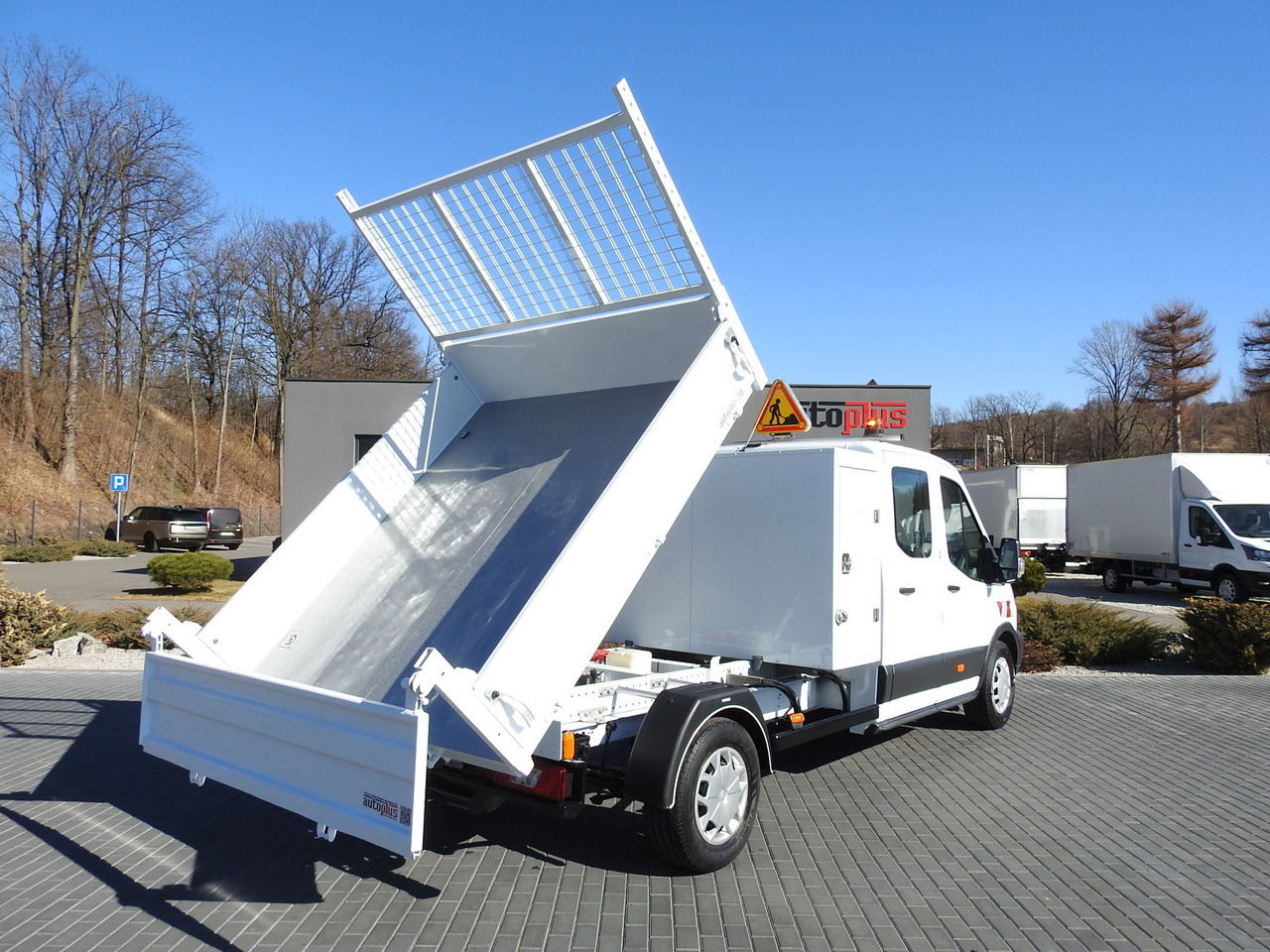 FORD TRANSIT TIPPER DOUBLE CABIN DOKA 6 SEATS CRUISE CONTROL AIR CONDITIONING 130HP - Varebil med tipp: bilde 3 FORD TRANSIT TIPPER DOUBLE CABIN DOKA 6 SEATS CRUISE CONTROL AIR CONDITIONING 130HP - Varebil med tipp: bilde 3