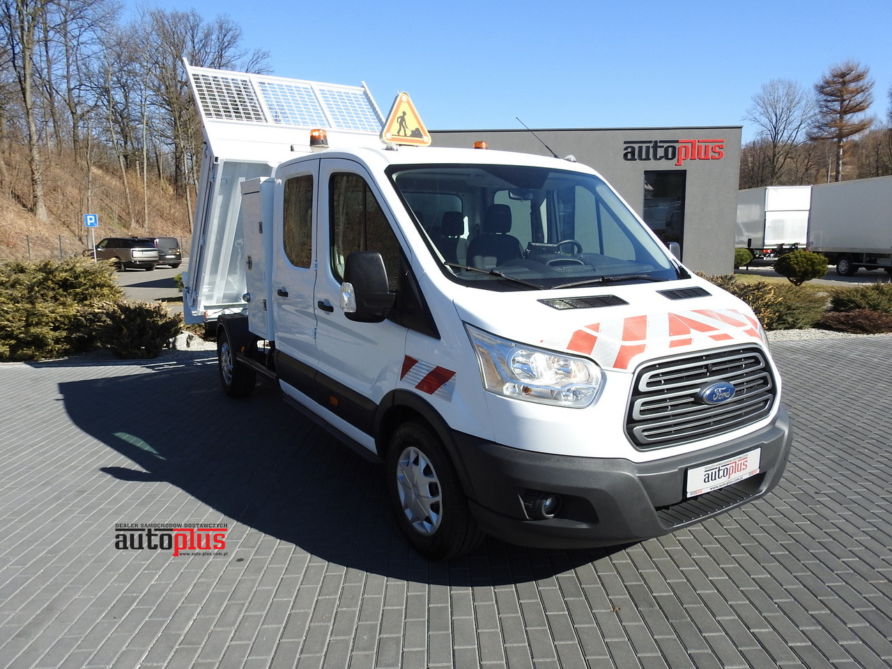 FORD TRANSIT TIPPER DOUBLE CABIN DOKA 6 SEATS CRUISE CONTROL AIR CONDITIONING 130HP - Varebil med tipp: bilde 1 FORD TRANSIT TIPPER DOUBLE CABIN DOKA 6 SEATS CRUISE CONTROL AIR CONDITIONING 130HP - Varebil med tipp: bilde 1