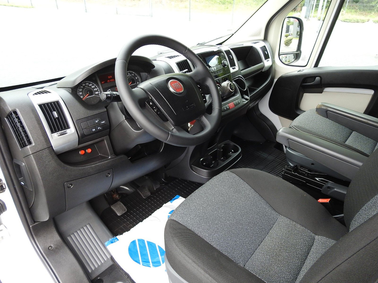 Fiat DUCATO KOFFER 8 PALETTEN KLIMAANLAGE 130PS - Varebil med skap: bilde 2 Fiat DUCATO KOFFER 8 PALETTEN KLIMAANLAGE 130PS - Varebil med skap: bilde 2