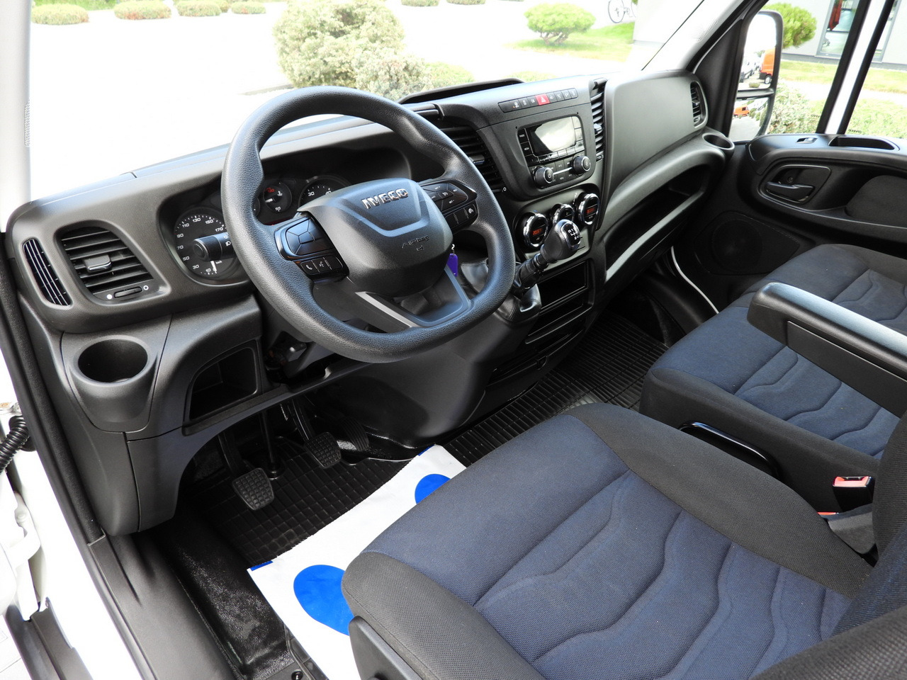 IVECO DAILY 35C16 BOX LIFT 8 PALLETS CRUISE CONTROL TWIN WHEELS AIR CONDITIONING 160HP - Varebil med skap: bilde 2 IVECO DAILY 35C16 BOX LIFT 8 PALLETS CRUISE CONTROL TWIN WHEELS AIR CONDITIONING 160HP - Varebil med skap: bilde 2