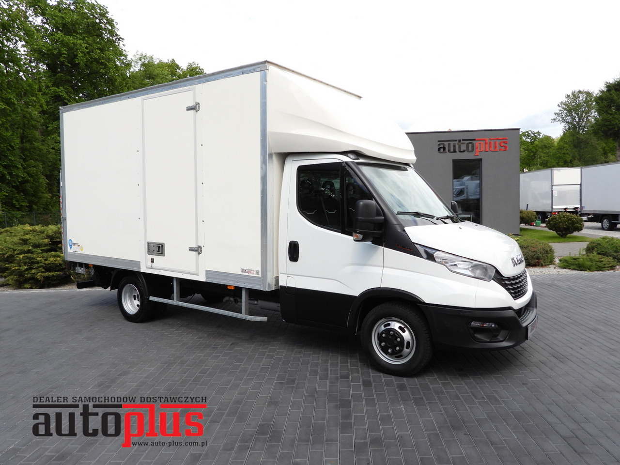 IVECO DAILY 35C16 BOX LIFT 8 PALLETS CRUISE CONTROL TWIN WHEELS AIR CONDITIONING 160HP - Varebil med skap: bilde 1 IVECO DAILY 35C16 BOX LIFT 8 PALLETS CRUISE CONTROL TWIN WHEELS AIR CONDITIONING 160HP - Varebil med skap: bilde 1
