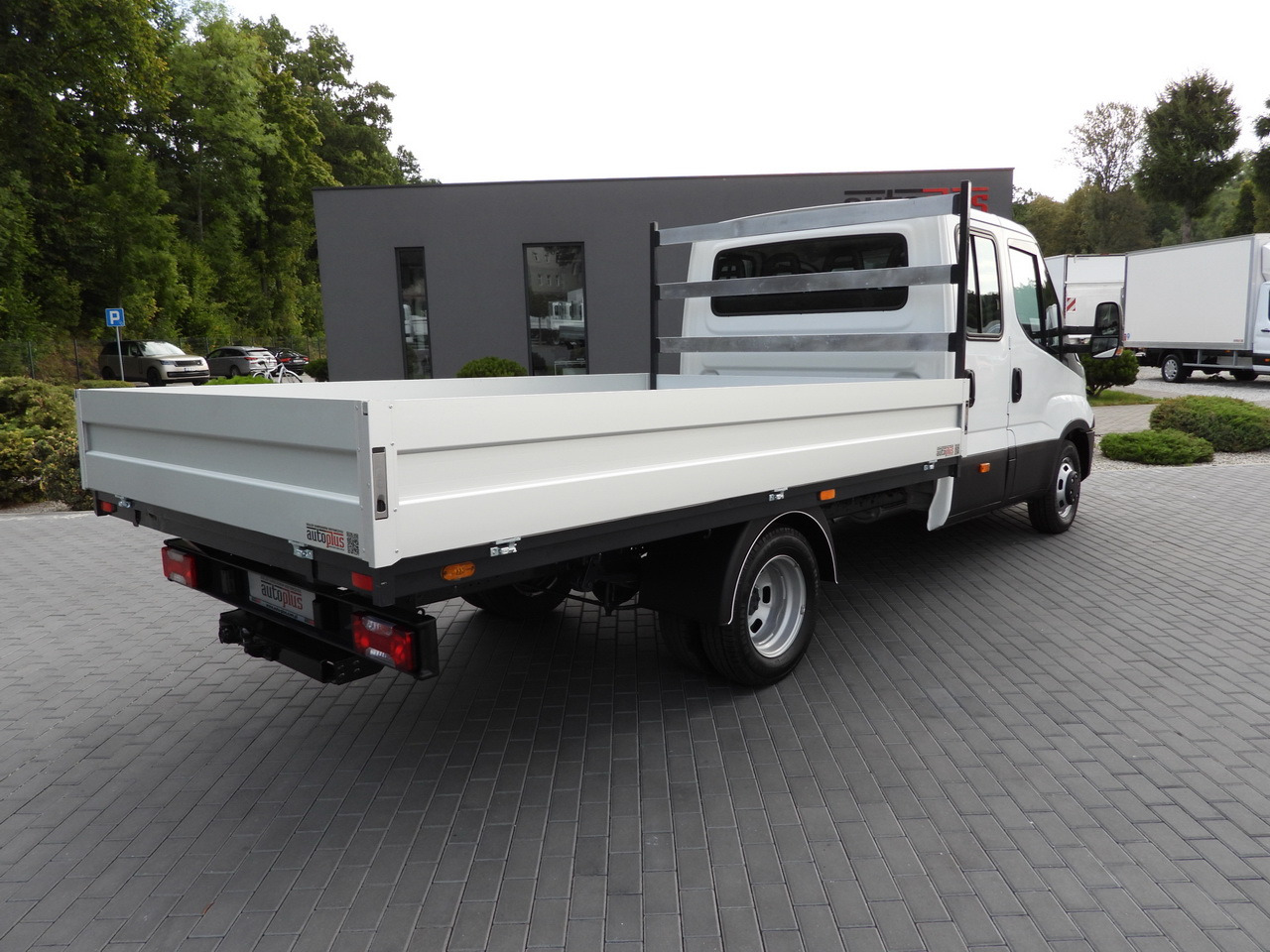 IVECO DAILY 35C17 STAKE BODY DOUBLE CABIN DOKA 7 SEATS CRUISE CONTROL TWIN WHEELS AIR CONDITIONING 170HP - Varebil med plan: bilde 3 IVECO DAILY 35C17 STAKE BODY DOUBLE CABIN DOKA 7 SEATS CRUISE CONTROL TWIN WHEELS AIR CONDITIONING 170HP - Varebil med plan: bilde 3