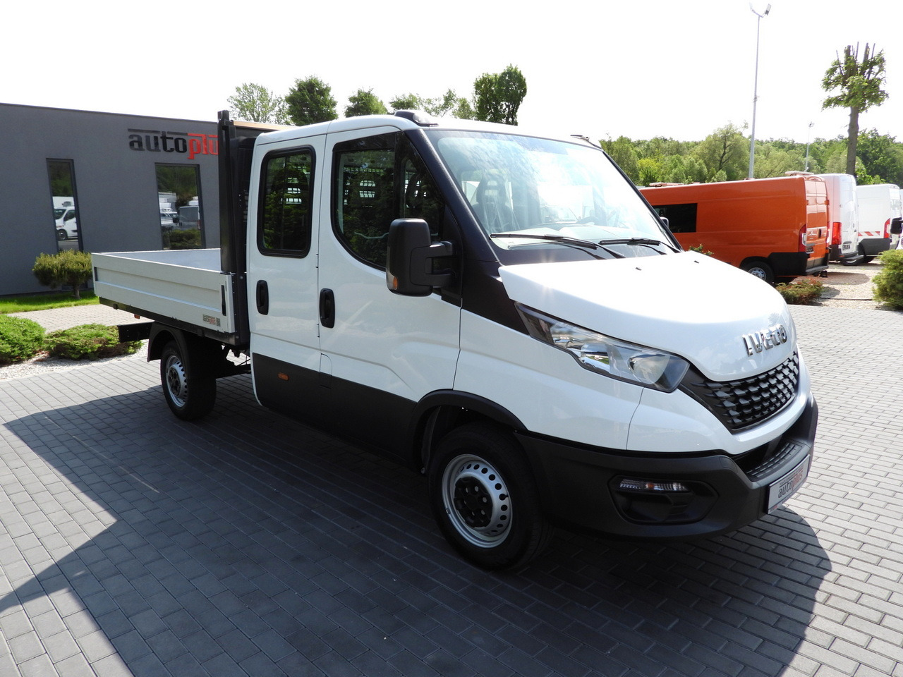 IVECO DAILY 35S12 STAKE BODY DOUBLE CABIN DOKA 7 SEATS AIR CONDITIONING 120HP - Varebil med dobbelt førerhus: bilde 4 IVECO DAILY 35S12 STAKE BODY DOUBLE CABIN DOKA 7 SEATS AIR CONDITIONING 120HP - Varebil med dobbelt førerhus: bilde 4