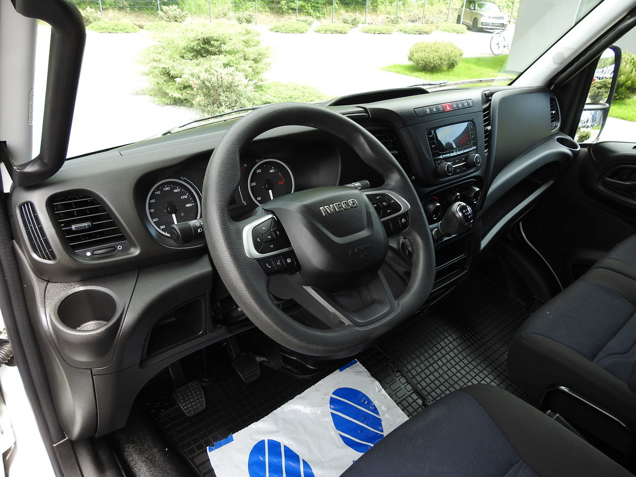 IVECO DAILY 35S14 8 PALLETS CRUISE CONTROL TWIN WHEELS AIR CONDITIONING 140HP - Varebil med skap: bilde 2 IVECO DAILY 35S14 8 PALLETS CRUISE CONTROL TWIN WHEELS AIR CONDITIONING 140HP - Varebil med skap: bilde 2