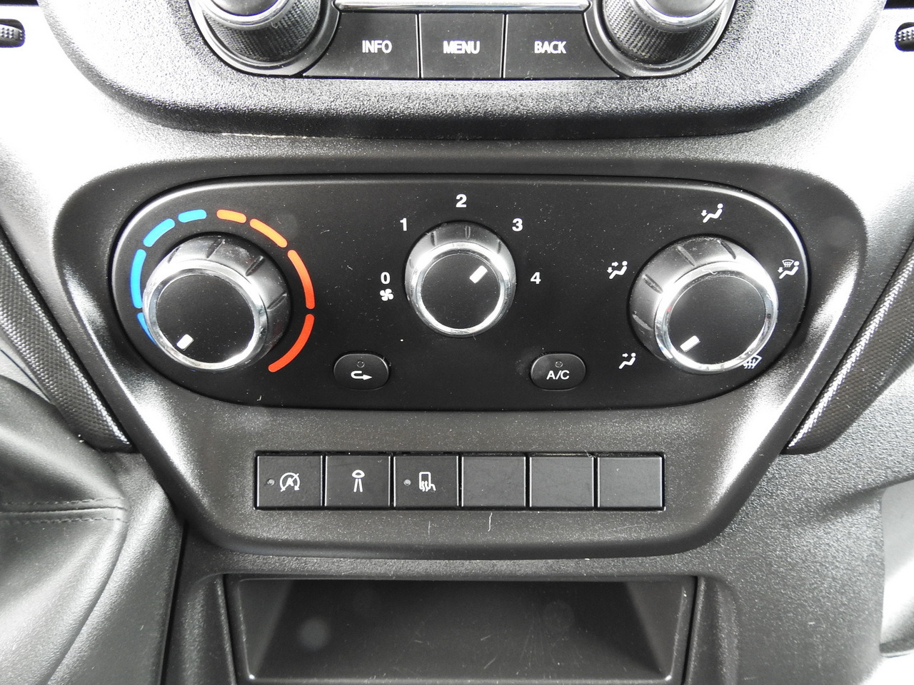 Varebil med skap IVECO DAILY 35S14 8 PALLETS CRUISE CONTROL TWIN WHEELS AIR CONDITIONING 140HP: bilde 33 Varebil med skap IVECO DAILY 35S14 8 PALLETS CRUISE CONTROL TWIN WHEELS AIR CONDITIONING 140HP: bilde 33