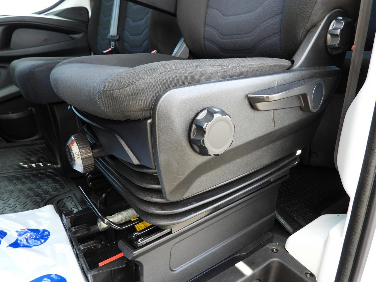 Varebil med dobbelt førerhus IVECO DAILY 35S14 STAKE BODY DOUBLE CABIN DOKA 7 SEATS CRUISE CONTROL AIR CONDITIONING 135HP: bilde 26 Varebil med dobbelt førerhus IVECO DAILY 35S14 STAKE BODY DOUBLE CABIN DOKA 7 SEATS CRUISE CONTROL AIR CONDITIONING 135HP: bilde 26