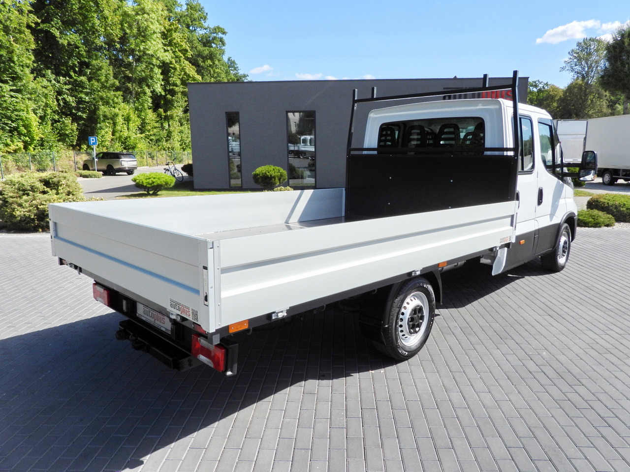 IVECO DAILY 35S14 STAKE BODY DOUBLE CABIN DOKA 7 SEATS CRUISE CONTROL AIR CONDITIONING 135HP - Varebil med plan: bilde 3 IVECO DAILY 35S14 STAKE BODY DOUBLE CABIN DOKA 7 SEATS CRUISE CONTROL AIR CONDITIONING 135HP - Varebil med plan: bilde 3