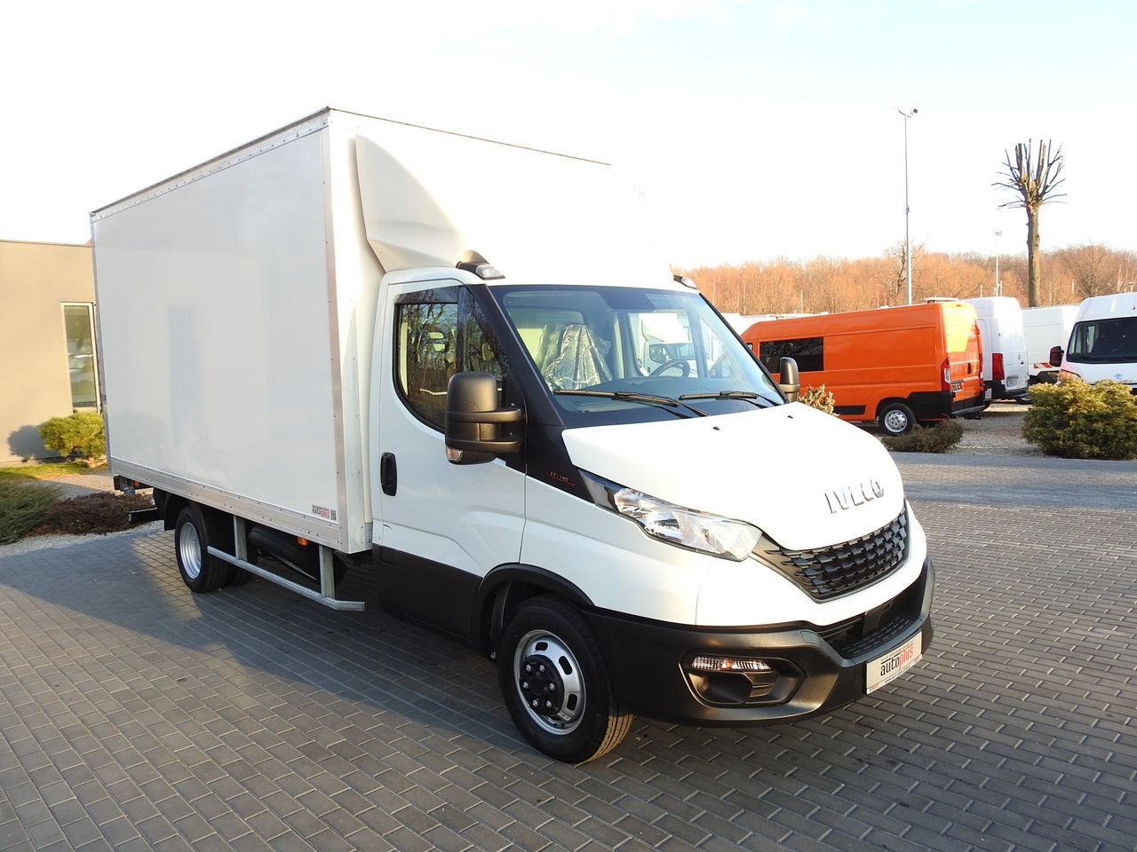 IVECO DAILY 35S16 BOX LIFT 8 PALLETS CRUISE CONTROL AIR CONDITIONING TWIN WHEELS 160HP - Varebil med skap: bilde 4 IVECO DAILY 35S16 BOX LIFT 8 PALLETS CRUISE CONTROL AIR CONDITIONING TWIN WHEELS 160HP - Varebil med skap: bilde 4
