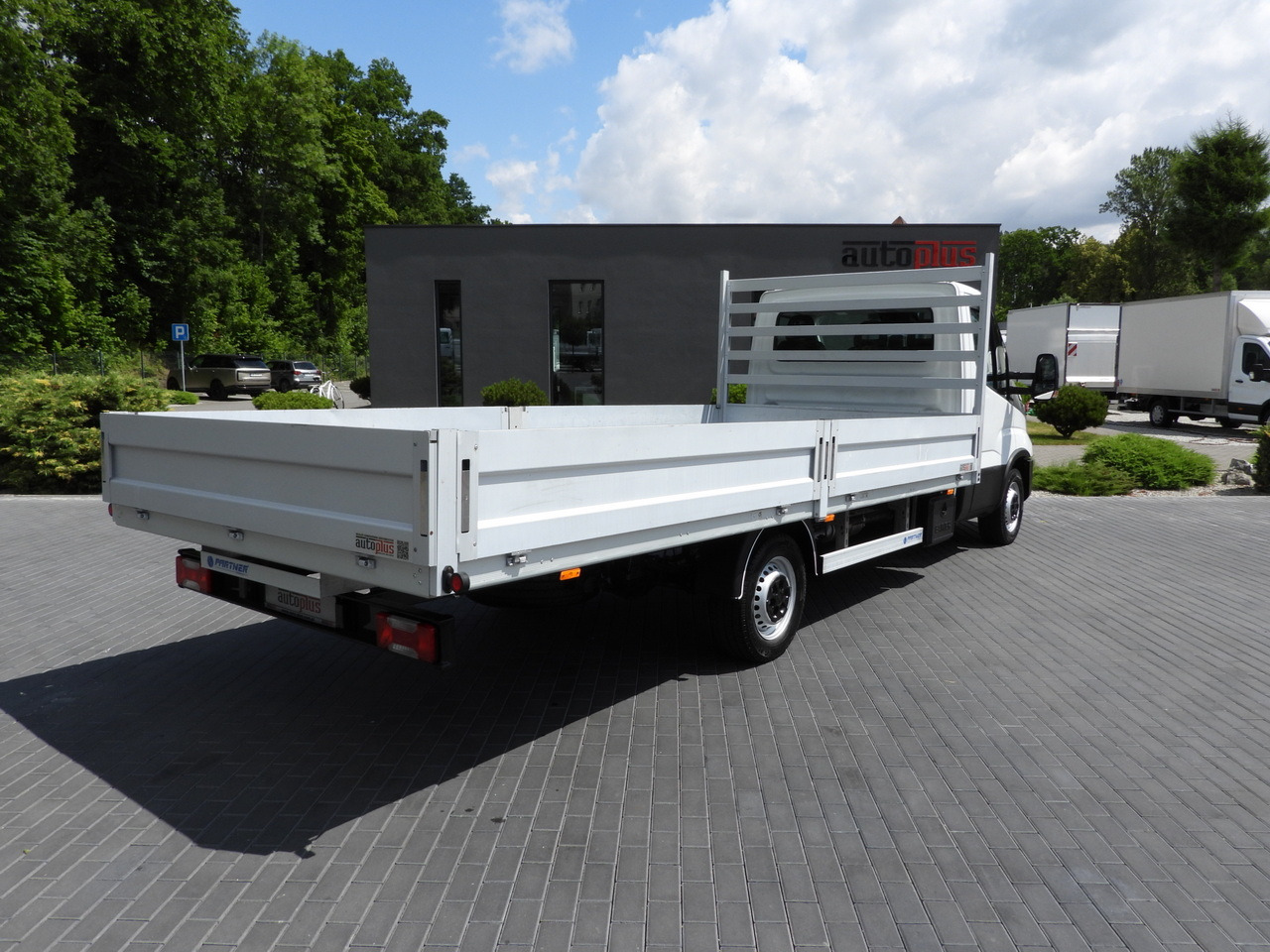 IVECO DAILY 35S16 STAKE BODY 10 PALLETS CRUISE CONTROL AIR CONDITIONING 160HP - Varebil med plan: bilde 3 IVECO DAILY 35S16 STAKE BODY 10 PALLETS CRUISE CONTROL AIR CONDITIONING 160HP - Varebil med plan: bilde 3