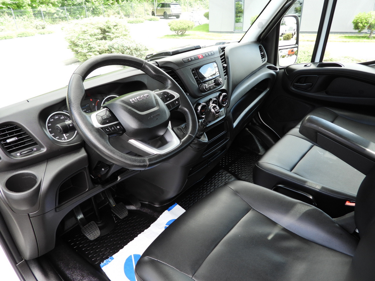 IVECO DAILY 35S16 STAKE BODY 10 PALLETS CRUISE CONTROL AIR CONDITIONING 160HP - Varebil med plan: bilde 2 IVECO DAILY 35S16 STAKE BODY 10 PALLETS CRUISE CONTROL AIR CONDITIONING 160HP - Varebil med plan: bilde 2