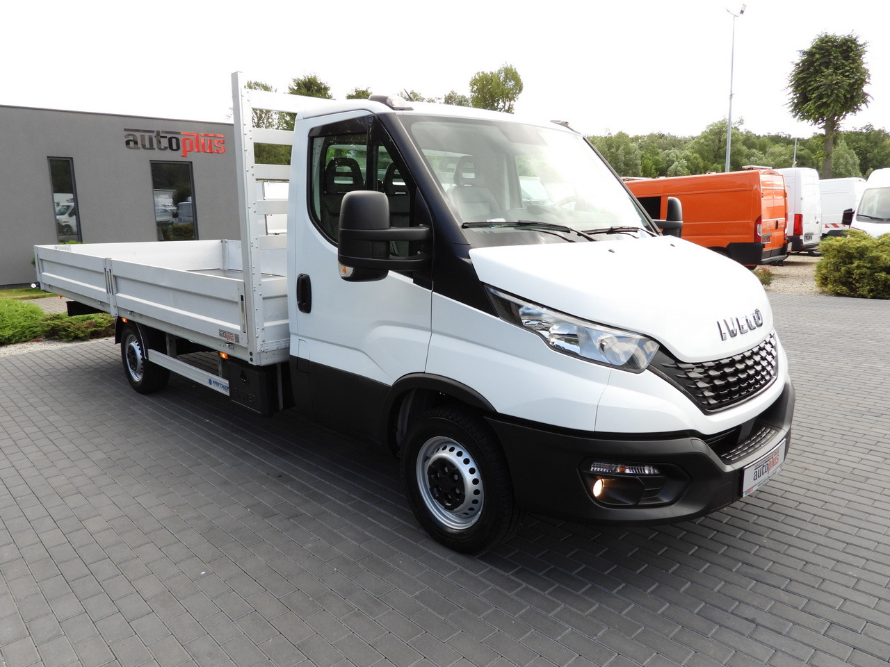 IVECO DAILY 35S16 STAKE BODY 10 PALLETS CRUISE CONTROL AIR CONDITIONING 160HP - Varebil med plan: bilde 4 IVECO DAILY 35S16 STAKE BODY 10 PALLETS CRUISE CONTROL AIR CONDITIONING 160HP - Varebil med plan: bilde 4