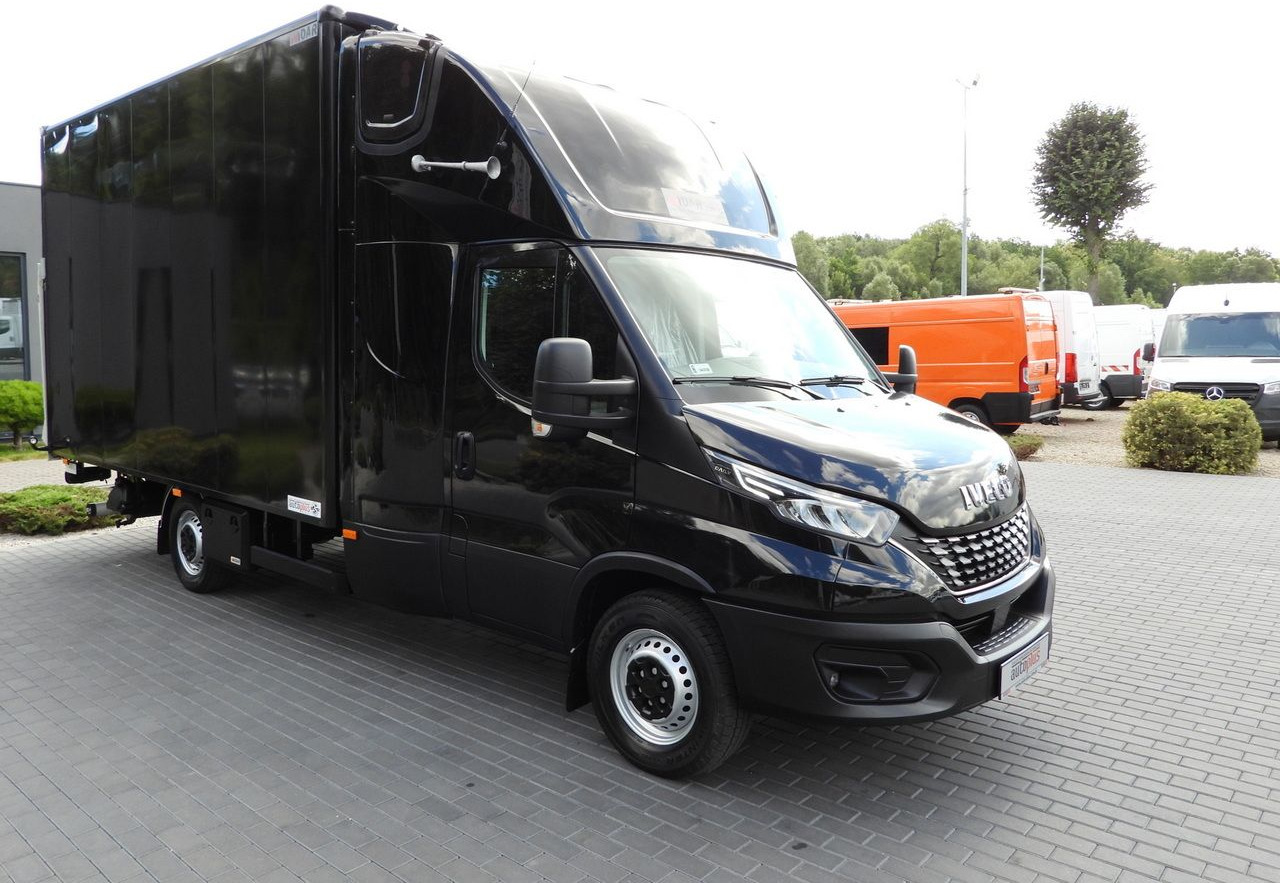 IVECO DAILY 35S18 BOX LIFT 8 PALLETS WEBASTO CRUISE CONTROL NAVIGATION LED LIGHTS PNEUMATICS AIR CONDITIONING 180HP - Varebil med skap: bilde 4 IVECO DAILY 35S18 BOX LIFT 8 PALLETS WEBASTO CRUISE CONTROL NAVIGATION LED LIGHTS PNEUMATICS AIR CONDITIONING 180HP - Varebil med skap: bilde 4