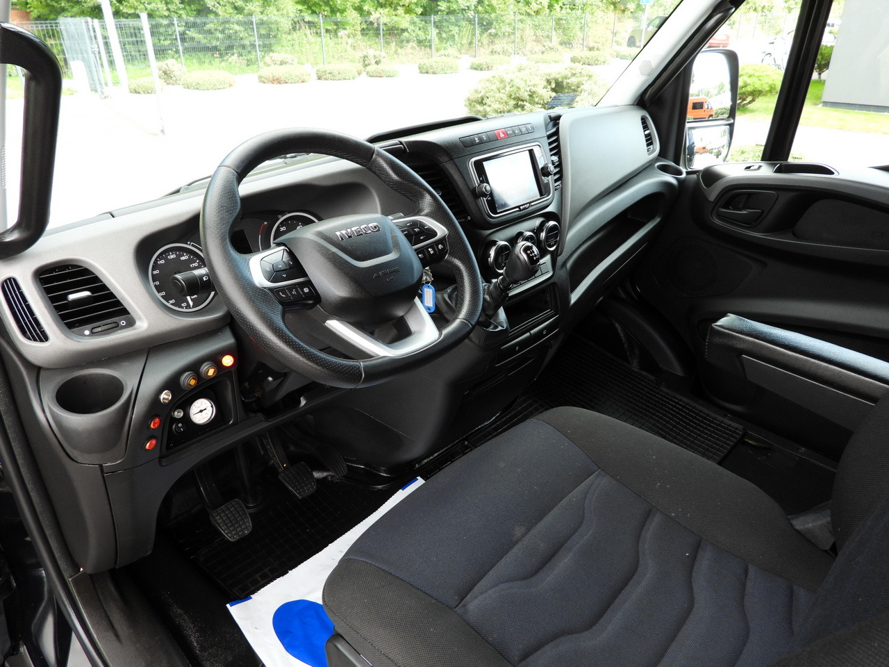 IVECO DAILY 35S18 BOX LIFT 8 PALLETS WEBASTO CRUISE CONTROL NAVIGATION LED LIGHTS PNEUMATICS AIR CONDITIONING  180HP - Kjølebil: bilde 2 IVECO DAILY 35S18 BOX LIFT 8 PALLETS WEBASTO CRUISE CONTROL NAVIGATION LED LIGHTS PNEUMATICS AIR CONDITIONING  180HP - Kjølebil: bilde 2