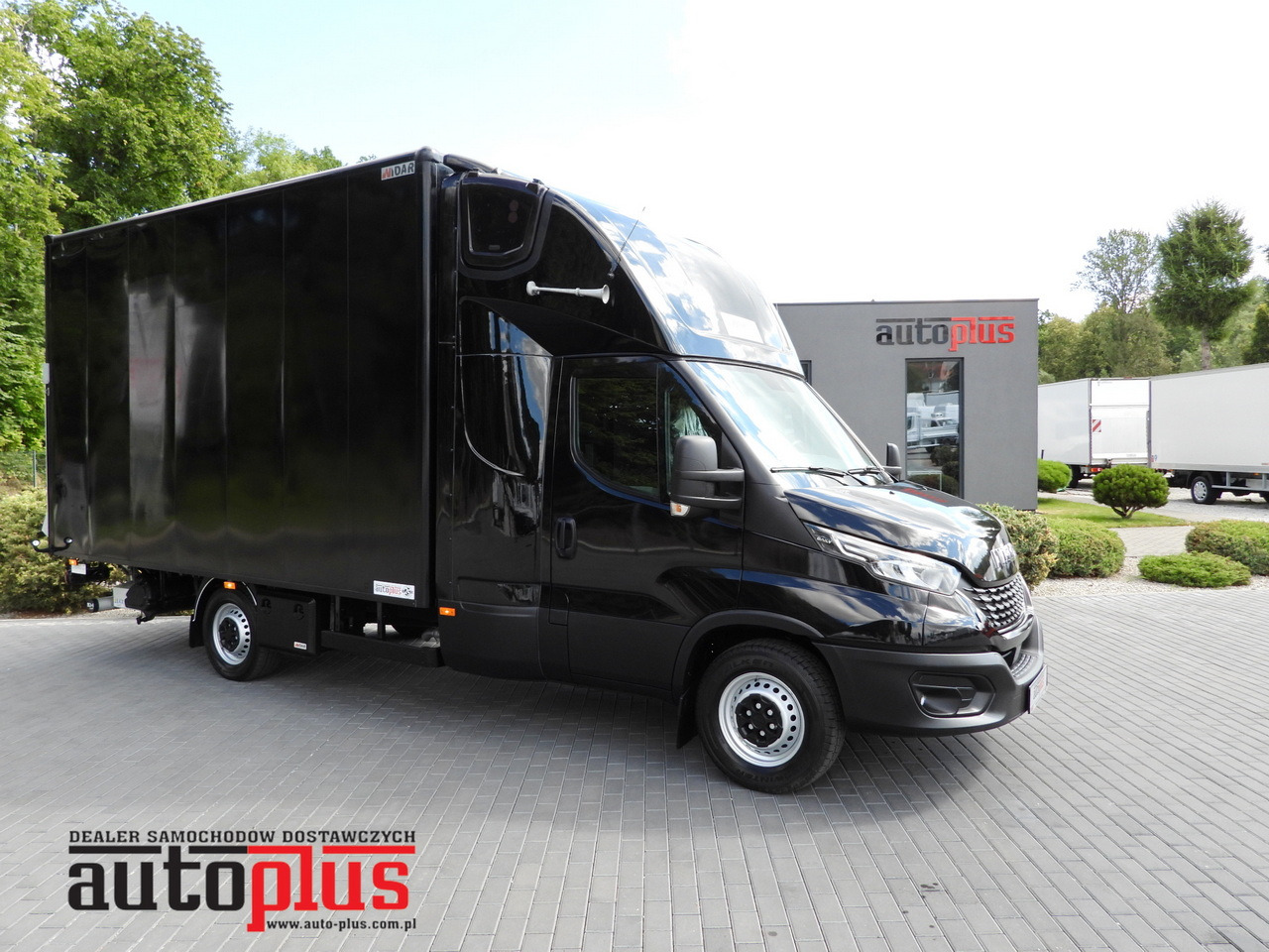 IVECO DAILY 35S18 BOX LIFT 8 PALLETS WEBASTO CRUISE CONTROL NAVIGATION LED LIGHTS PNEUMATICS AIR CONDITIONING 180HP - Varebil med skap: bilde 1 IVECO DAILY 35S18 BOX LIFT 8 PALLETS WEBASTO CRUISE CONTROL NAVIGATION LED LIGHTS PNEUMATICS AIR CONDITIONING 180HP - Varebil med skap: bilde 1