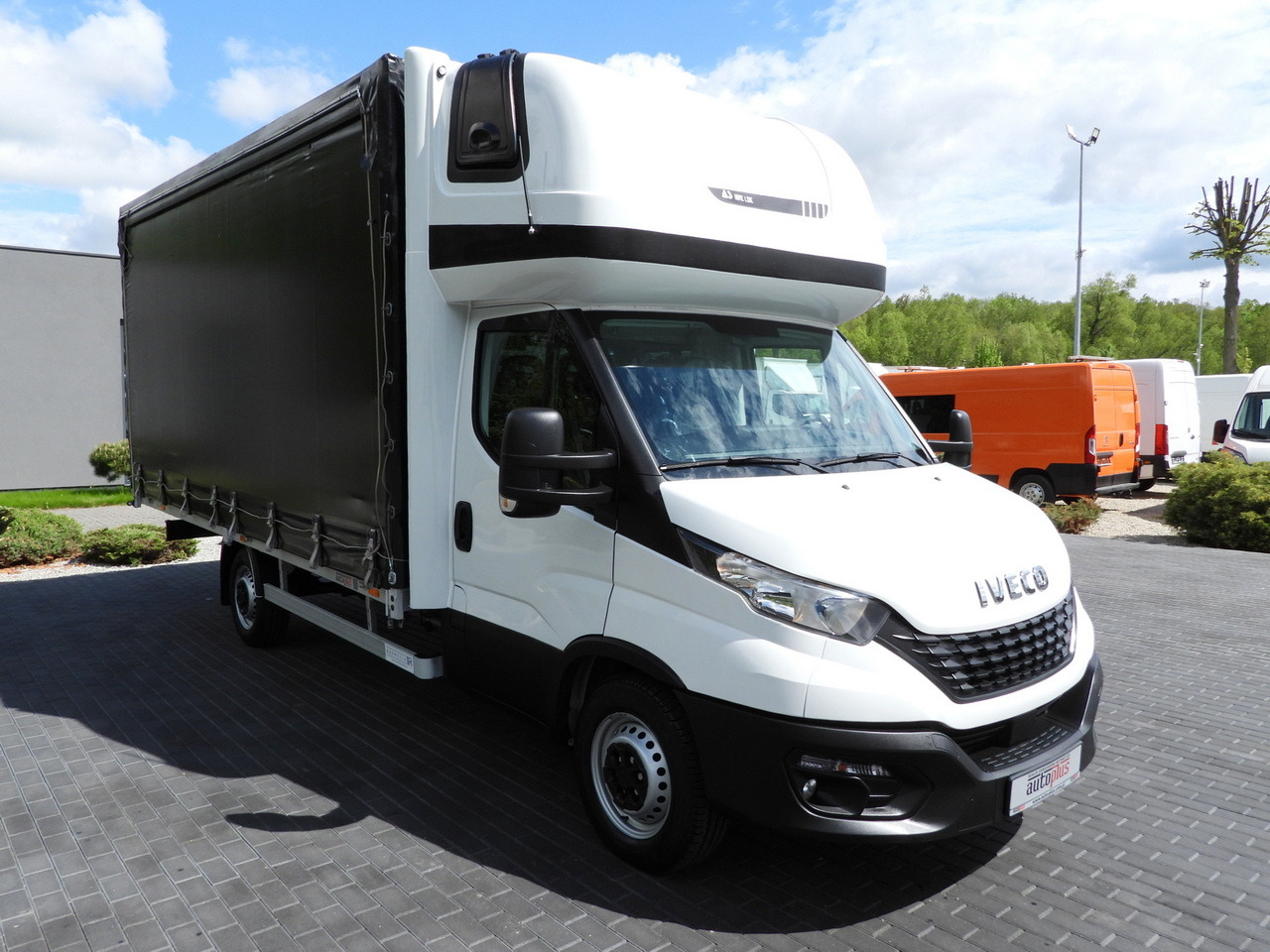 IVECO DAILY 35S18 TARPAULIN 10 PALLETS WEBASTO CRUISE CONTROL AIR CONDITIONING 180HP - Varebil med kapell: bilde 4 IVECO DAILY 35S18 TARPAULIN 10 PALLETS WEBASTO CRUISE CONTROL AIR CONDITIONING 180HP - Varebil med kapell: bilde 4