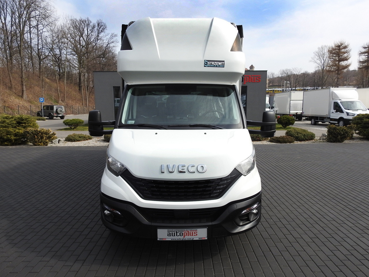 IVECO DAILY 35S18 TARPAULIN 10 PALLETS WEBASTO CRUISE CONTROL AIR CONDITIONING 180HP - Varebil med kapell: bilde 5 IVECO DAILY 35S18 TARPAULIN 10 PALLETS WEBASTO CRUISE CONTROL AIR CONDITIONING 180HP - Varebil med kapell: bilde 5