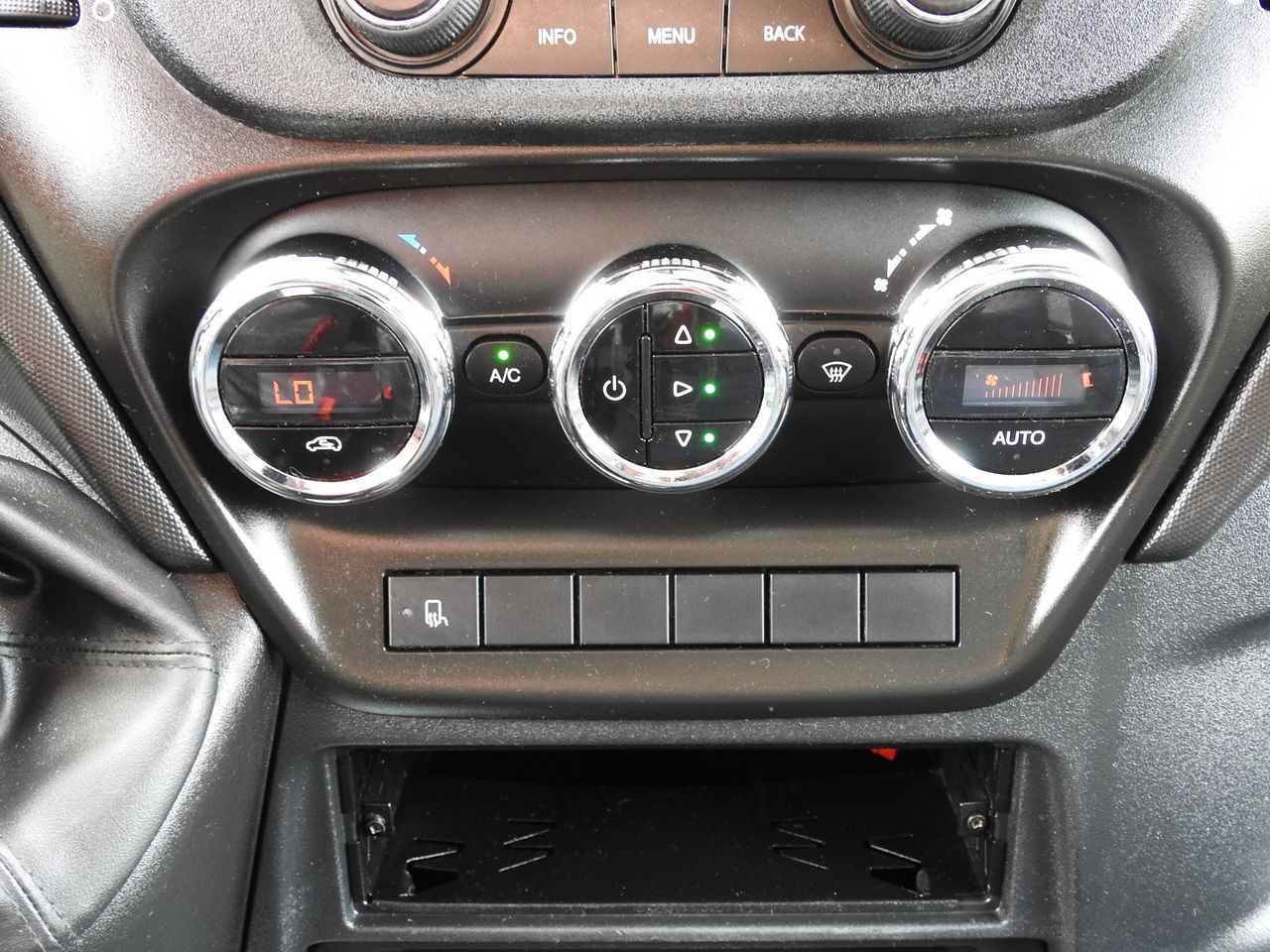 Varebil med kapell IVECO DAILY 35S18 TARPAULIN 10 PALLETS WEBASTO CRUISE CONTROL LED LIGHTS AIR CONDITIONING  180HP: bilde 40