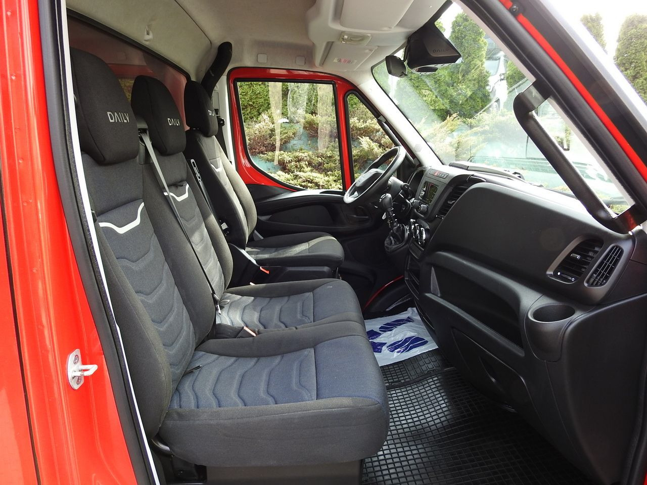 Varebil med kapell IVECO DAILY 35S18 TARPAULIN 10 PALLETS WEBASTO CRUISE CONTROL LED LIGHTS AIR CONDITIONING  180HP: bilde 41