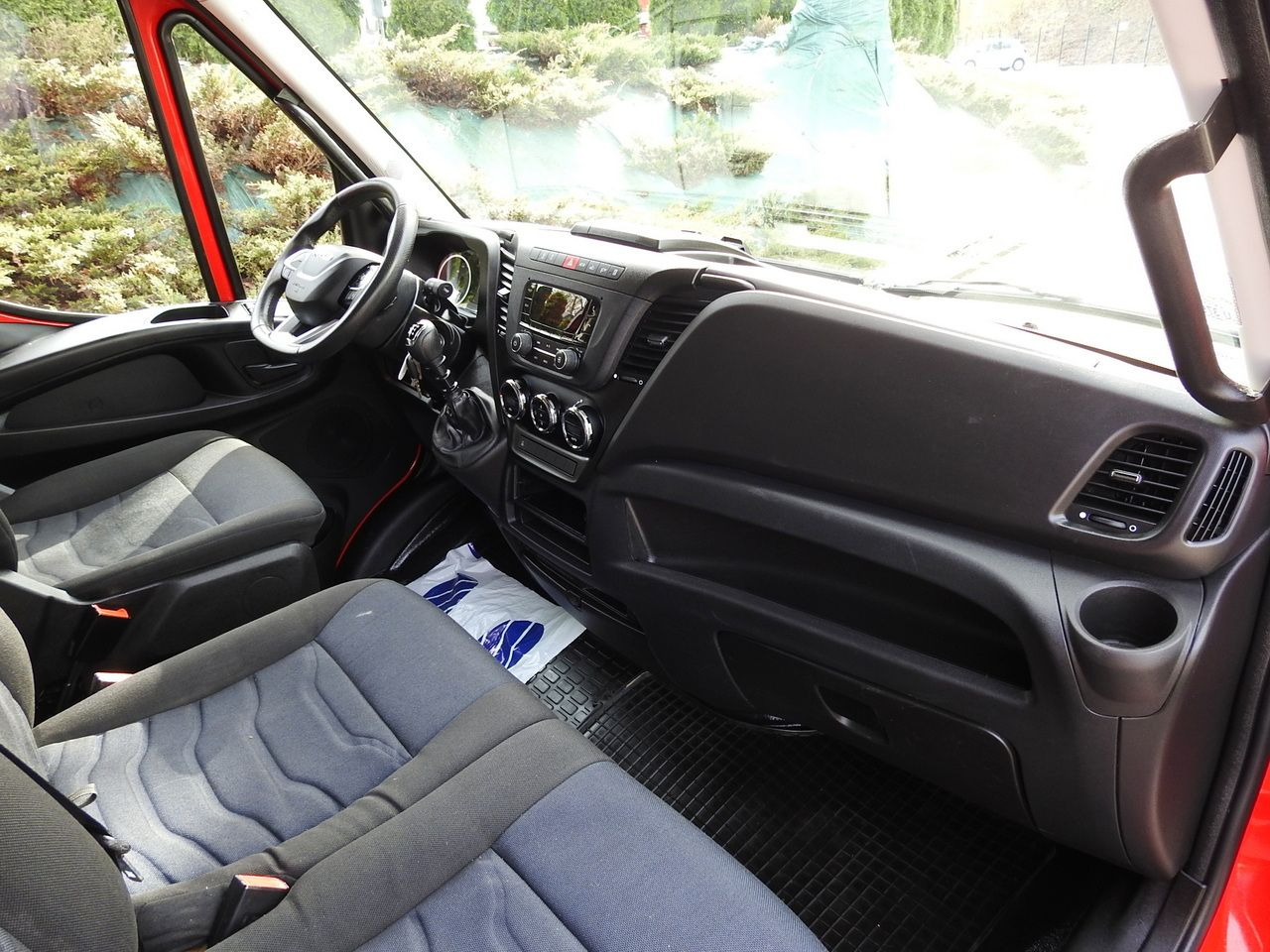 Varebil med kapell IVECO DAILY 35S18 TARPAULIN 10 PALLETS WEBASTO CRUISE CONTROL LED LIGHTS AIR CONDITIONING  180HP: bilde 42