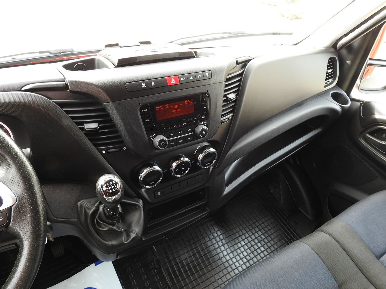 Varebil med kapell IVECO DAILY 35S18 TARPAULIN 10 PALLETS WEBASTO CRUISE CONTROL LED LIGHTS AIR CONDITIONING  180HP: bilde 35