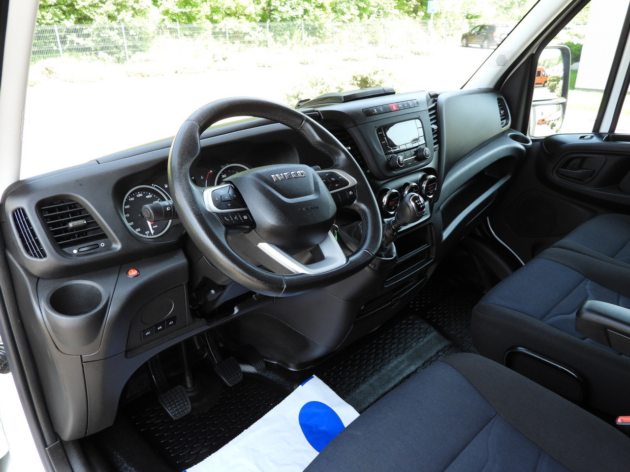 IVECO DAILY 35S18 TARPAULIN 10 PALLETS WEBASTO CRUISE CONTROL LED LIGHTS PNEUMATICS AIR CONDITIONING 180HP - Varebil med kapell: bilde 2 IVECO DAILY 35S18 TARPAULIN 10 PALLETS WEBASTO CRUISE CONTROL LED LIGHTS PNEUMATICS AIR CONDITIONING 180HP - Varebil med kapell: bilde 2
