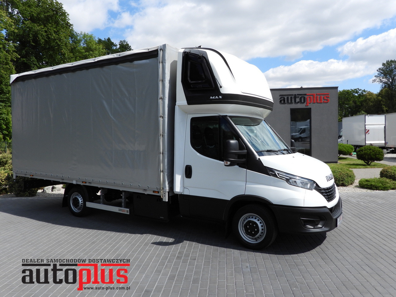 IVECO DAILY 35S18 TARPAULIN 10 PALLETS WEBASTO CRUISE CONTROL NAVIGATION LED LIGHTS AIR CONDITIONING 180HP - Varebil med kapell: bilde 1 IVECO DAILY 35S18 TARPAULIN 10 PALLETS WEBASTO CRUISE CONTROL NAVIGATION LED LIGHTS AIR CONDITIONING 180HP - Varebil med kapell: bilde 1
