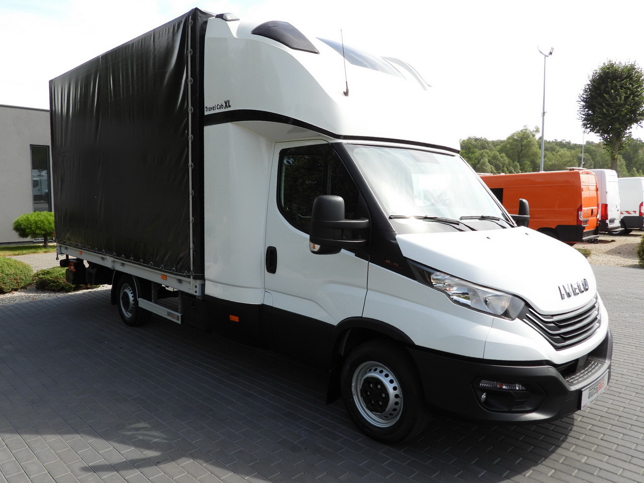 IVECO DAILY 35S18 TARPAULIN LIFT 8 PALLETS CRUISE CONTROL AIR CONDITIONING 180HP - Varebil med kapell: bilde 4 IVECO DAILY 35S18 TARPAULIN LIFT 8 PALLETS CRUISE CONTROL AIR CONDITIONING 180HP - Varebil med kapell: bilde 4