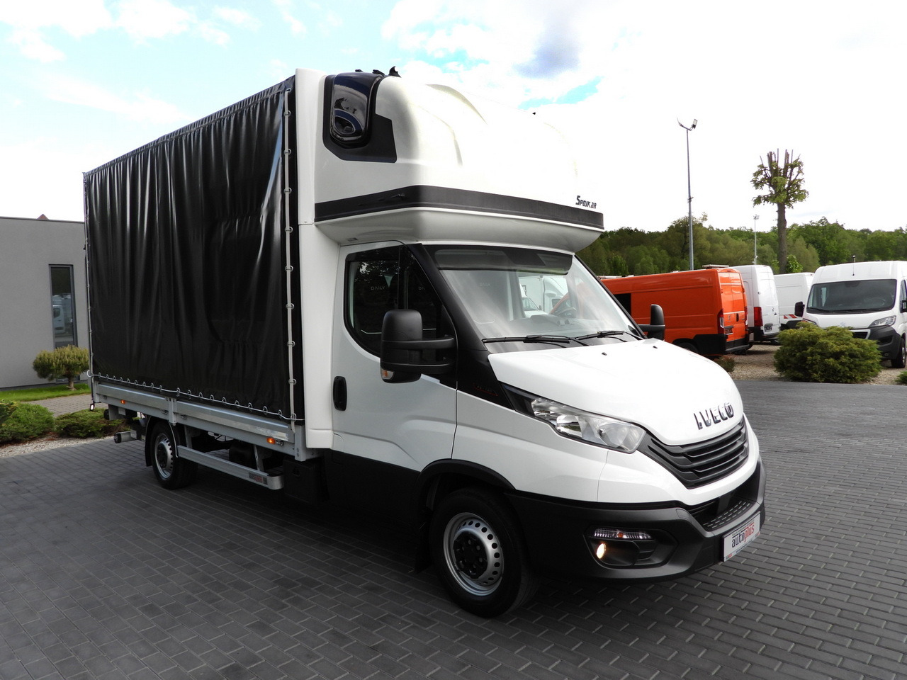 IVECO DAILY 35S18 TARPAULIN LIFT 8 PALLETS WEBASTO CRUISE CONTROL AIR CONDITIONING 180HP - Varebil med kapell: bilde 4 IVECO DAILY 35S18 TARPAULIN LIFT 8 PALLETS WEBASTO CRUISE CONTROL AIR CONDITIONING 180HP - Varebil med kapell: bilde 4
