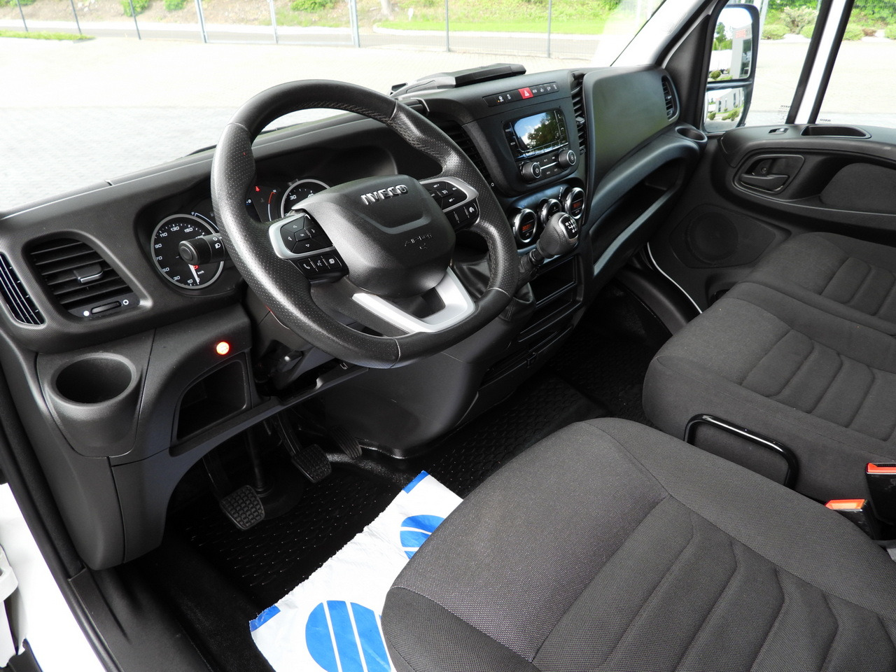 IVECO DAILY 35S18 TARPAULIN LIFT 8 PALLETS WEBASTO CRUISE CONTROL AIR CONDITIONING 180HP - Varebil med kapell: bilde 2 IVECO DAILY 35S18 TARPAULIN LIFT 8 PALLETS WEBASTO CRUISE CONTROL AIR CONDITIONING 180HP - Varebil med kapell: bilde 2