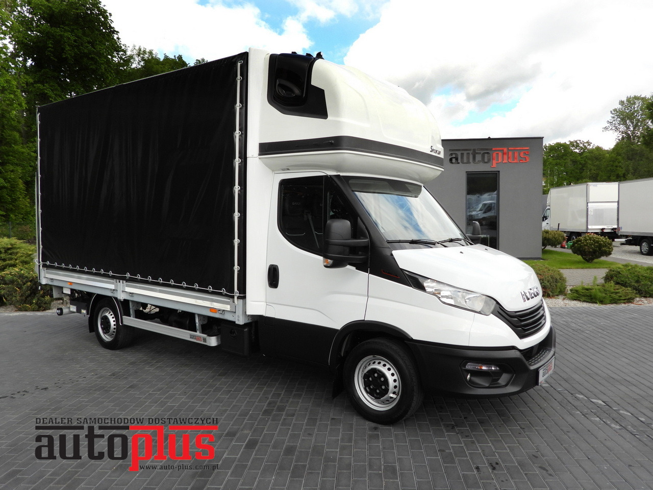 IVECO DAILY 35S18 TARPAULIN LIFT 8 PALLETS WEBASTO CRUISE CONTROL AIR CONDITIONING 180HP - Varebil med kapell: bilde 1 IVECO DAILY 35S18 TARPAULIN LIFT 8 PALLETS WEBASTO CRUISE CONTROL AIR CONDITIONING 180HP - Varebil med kapell: bilde 1