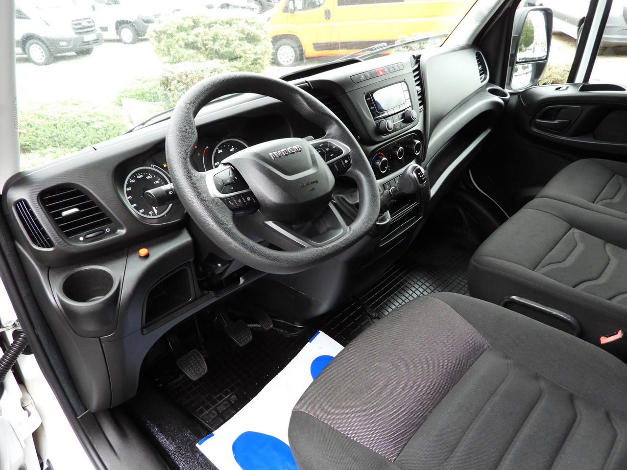 IVECO DAILY 35S18 TARPAULIN LIFT 8 PALLETS WEBASTO CRUISE CONTROL LED LIGHTS AIR CONDITIONING 180HP - Varebil med kapell: bilde 2 IVECO DAILY 35S18 TARPAULIN LIFT 8 PALLETS WEBASTO CRUISE CONTROL LED LIGHTS AIR CONDITIONING 180HP - Varebil med kapell: bilde 2