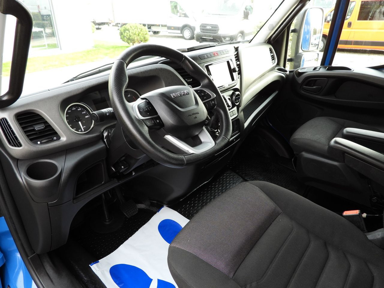 IVECO DAILY 35S21 TARPAULIN 10 PALLETS WEBASTO CRUISE CONTROL NAVIGATION LED LIGHTS AUTOMATIC TRANSMISSION HI-MATIC AIR CONDITIONING 210HP - Varebil med kapell: bilde 2 IVECO DAILY 35S21 TARPAULIN 10 PALLETS WEBASTO CRUISE CONTROL NAVIGATION LED LIGHTS AUTOMATIC TRANSMISSION HI-MATIC AIR CONDITIONING 210HP - Varebil med kapell: bilde 2