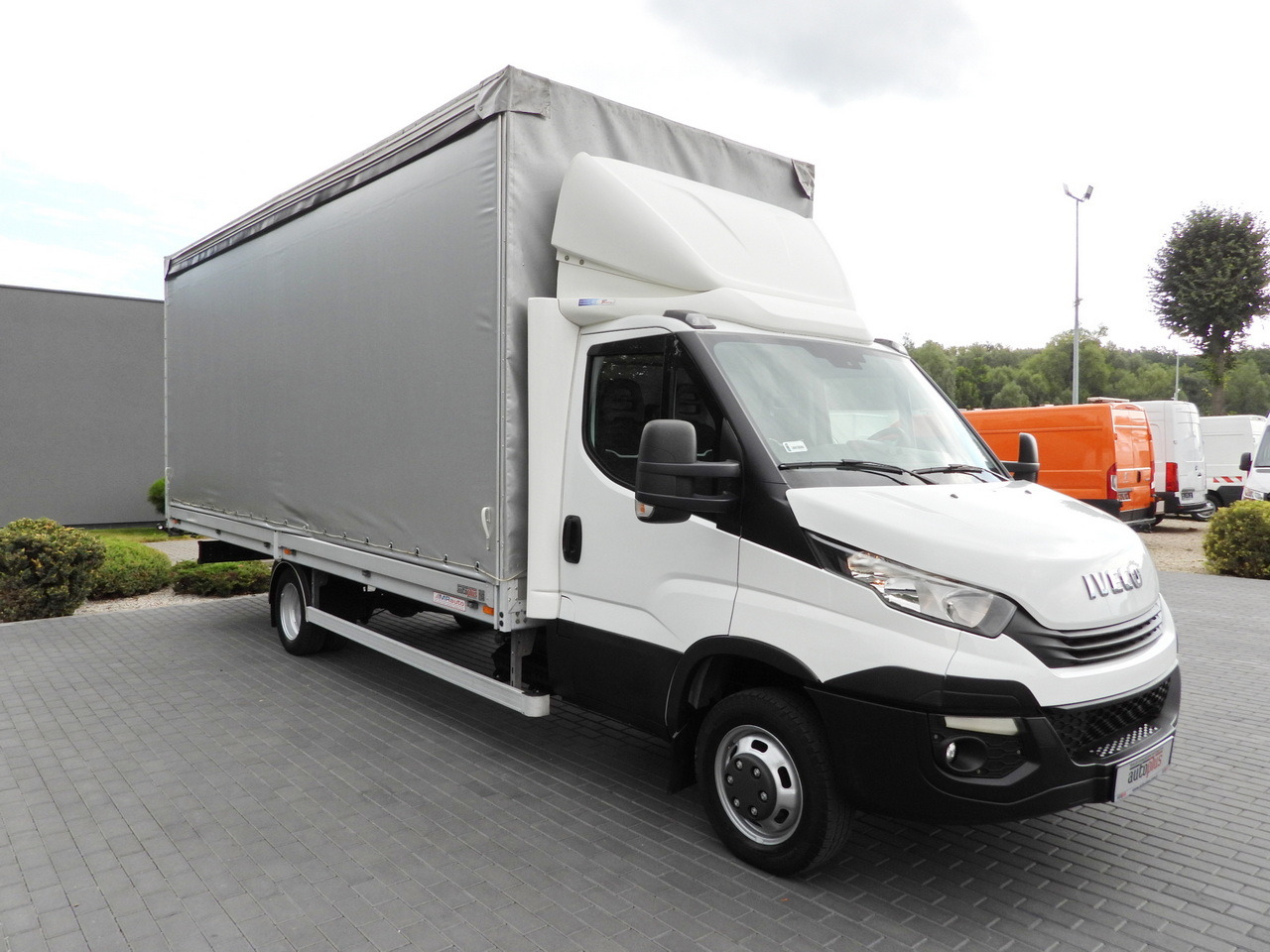 IVECO DAILY 50C15 TARPAULIN 12 PALLETS CRUISE CONTROL TWIN WHEELS AIR CONDITIONING  150HP - Varebil med kapell: bilde 4 IVECO DAILY 50C15 TARPAULIN 12 PALLETS CRUISE CONTROL TWIN WHEELS AIR CONDITIONING  150HP - Varebil med kapell: bilde 4