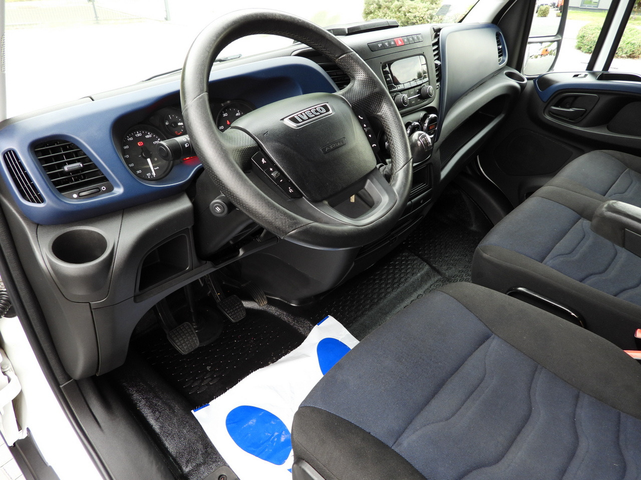 IVECO DAILY 50C15 TARPAULIN 12 PALLETS CRUISE CONTROL TWIN WHEELS AIR CONDITIONING  150HP - Varebil med kapell: bilde 2 IVECO DAILY 50C15 TARPAULIN 12 PALLETS CRUISE CONTROL TWIN WHEELS AIR CONDITIONING  150HP - Varebil med kapell: bilde 2