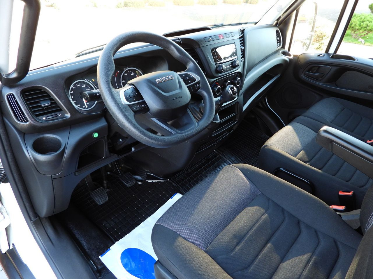 IVECO DAILY 50C16 TARPAULIN 10 PALLETS CRUISE CONTROL TWIN WHEELS AIR CONDITIONING 160HP - Varebil med kapell: bilde 2 IVECO DAILY 50C16 TARPAULIN 10 PALLETS CRUISE CONTROL TWIN WHEELS AIR CONDITIONING 160HP - Varebil med kapell: bilde 2