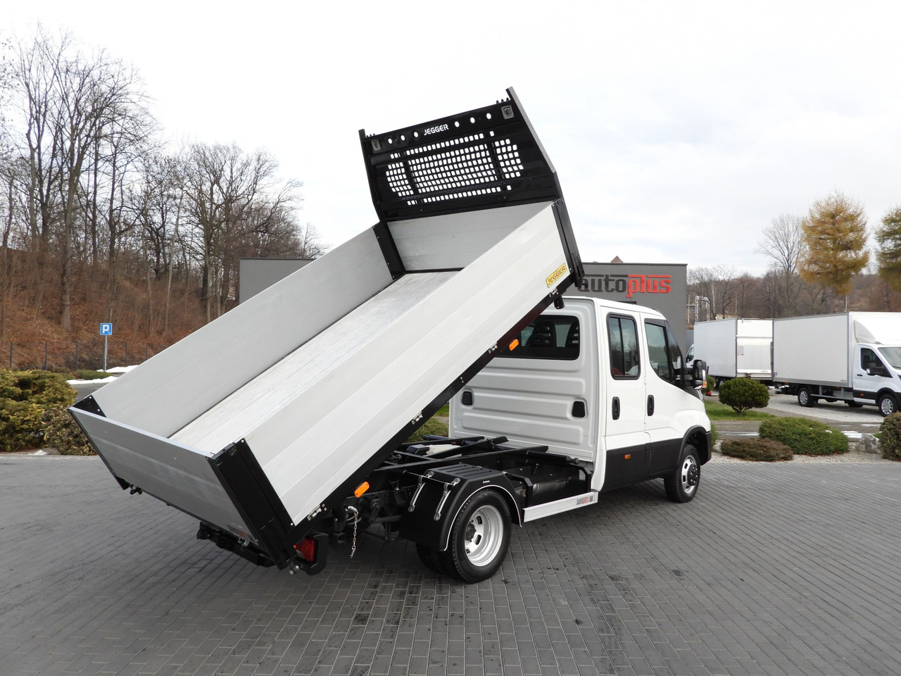 IVECO DAILY 50C16 THREE-WAY TIPPER DOUBLE CABIN DOKA 6 SEATS CRUISE CONTROL PNEUMATICS TWIN WHEELS AIR CONDITIONING 160HP - Varebil med tipp: bilde 3 IVECO DAILY 50C16 THREE-WAY TIPPER DOUBLE CABIN DOKA 6 SEATS CRUISE CONTROL PNEUMATICS TWIN WHEELS AIR CONDITIONING 160HP - Varebil med tipp: bilde 3