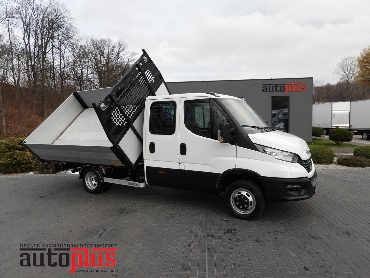 IVECO DAILY 50C16 THREE-WAY TIPPER DOUBLE CABIN DOKA 6 SEATS CRUISE CONTROL PNEUMATICS TWIN WHEELS AIR CONDITIONING 160HP - Varebil med tipp: bilde 1 IVECO DAILY 50C16 THREE-WAY TIPPER DOUBLE CABIN DOKA 6 SEATS CRUISE CONTROL PNEUMATICS TWIN WHEELS AIR CONDITIONING 160HP - Varebil med tipp: bilde 1
