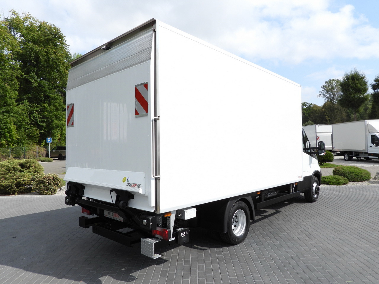 IVECO DAILY 70C17 REFRIGERATOR 1*C LIFT 10 PALLETS POWER SUPPLY 230V CRUISE CONTROL AIR CONDITIONING PNEUMATICS AUTOMATIC TRANSMISSION HI-MATIC TWIN WHEELS 170HP - Lastebil med kjøl: bilde 3 IVECO DAILY 70C17 REFRIGERATOR 1*C LIFT 10 PALLETS POWER SUPPLY 230V CRUISE CONTROL AIR CONDITIONING PNEUMATICS AUTOMATIC TRANSMISSION HI-MATIC TWIN WHEELS 170HP - Lastebil med kjøl: bilde 3