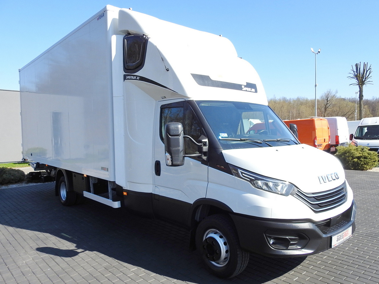IVECO DAILY 70C18 BOX LIFT 14 PALLETS WEBASTO CRUISE CONTROL NAVIGATION LED LIGHTS TWIN WHEELS AIR CONDITIONING 180HP - Skapbil: bilde 4 IVECO DAILY 70C18 BOX LIFT 14 PALLETS WEBASTO CRUISE CONTROL NAVIGATION LED LIGHTS TWIN WHEELS AIR CONDITIONING 180HP - Skapbil: bilde 4
