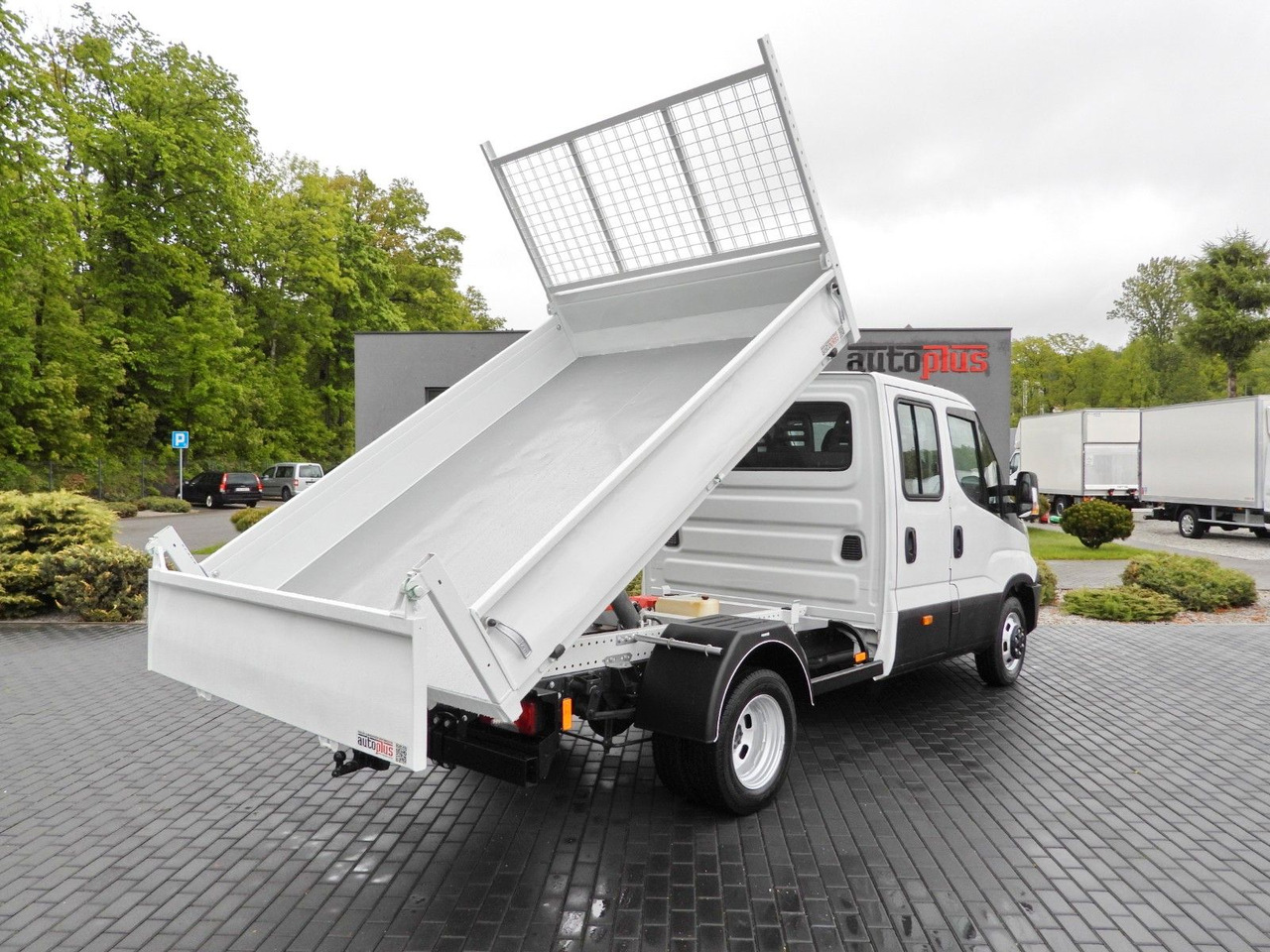 Iveco DAILY 35C13 KIPPER DOPPELKABINE DOKA 7 SITZE A/C - Varebil med tipp, Varebil med dobbelt førerhus: bilde 3 Iveco DAILY 35C13 KIPPER DOPPELKABINE DOKA 7 SITZE A/C - Varebil med tipp, Varebil med dobbelt førerhus: bilde 3