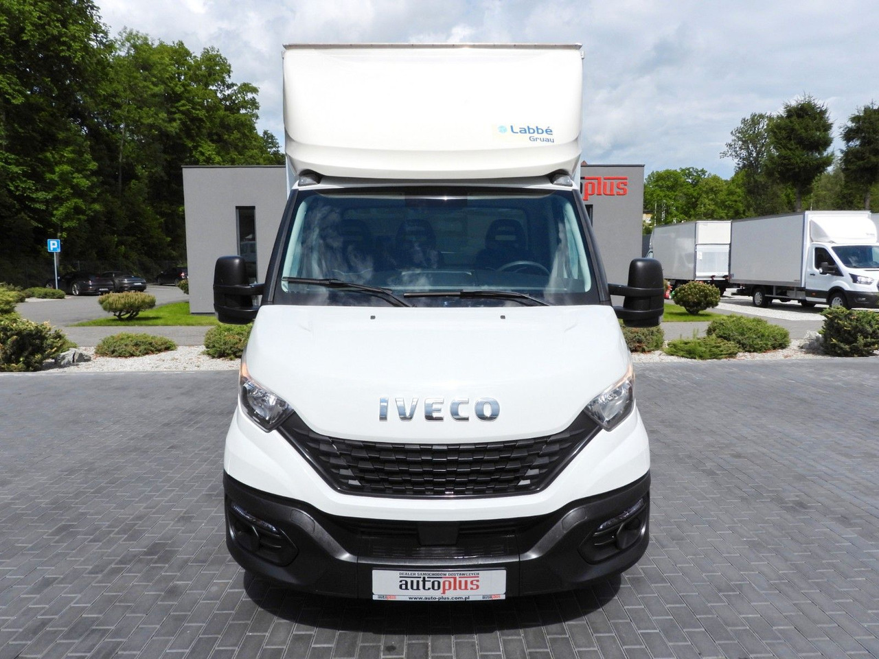 Iveco DAILY 35C16 KOFFER AUFZUG 8 PALETTEN TEMPOMAT Iveco DAILY 35C16 KOFFER AUFZUG 8 PALETTEN TEMPOMAT - Varebil med skap: bilde 5 Iveco DAILY 35C16 KOFFER AUFZUG 8 PALETTEN TEMPOMAT Iveco DAILY 35C16 KOFFER AUFZUG 8 PALETTEN TEMPOMAT - Varebil med skap: bilde 5